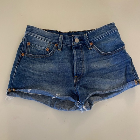 Levi’s 501 women’s denim shorts button fly, size 26 color dark blue - Picture 4 of 4